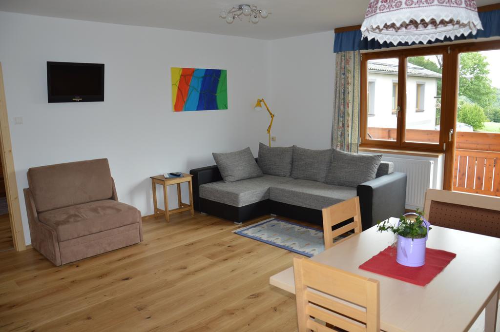 Biobauernhof Wolf-Hof Apartment Pressbaum Room photo