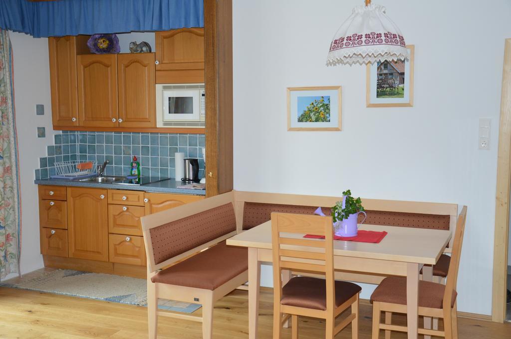Biobauernhof Wolf-Hof Apartment Pressbaum Room photo