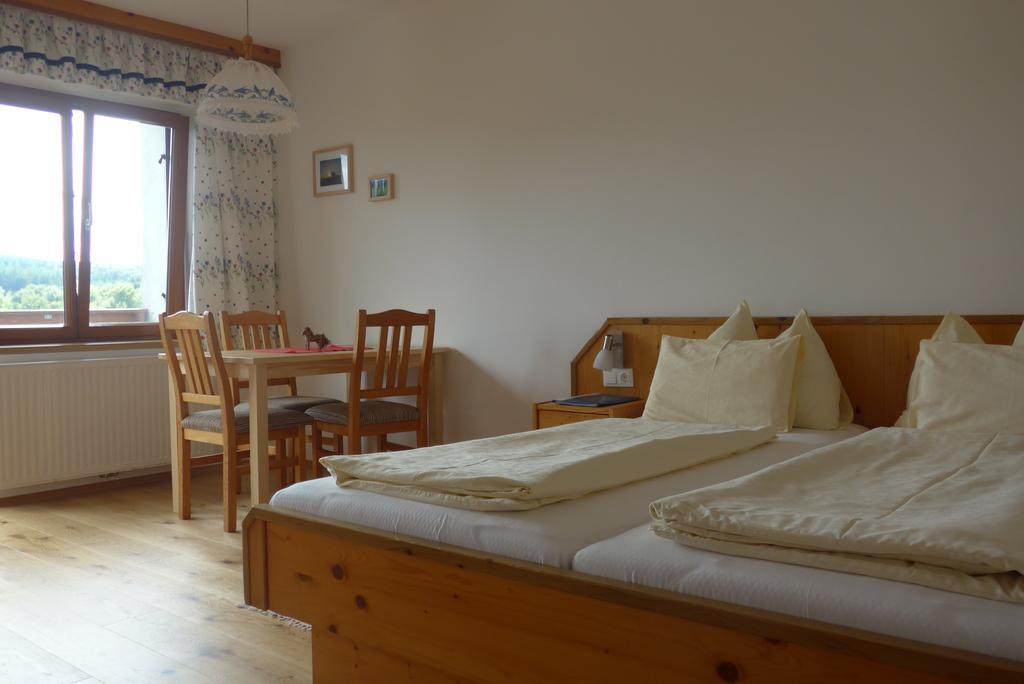 Biobauernhof Wolf-Hof Apartment Pressbaum Room photo
